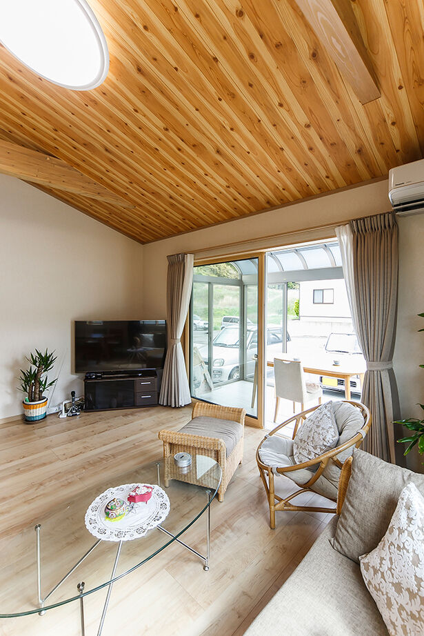 ミラクルホーム 【平屋/サンルーム/間取り図有】仲間が集いワイワイ楽しめる広いリビング。バリアフリーで暮らしやすいの建築実例画像4