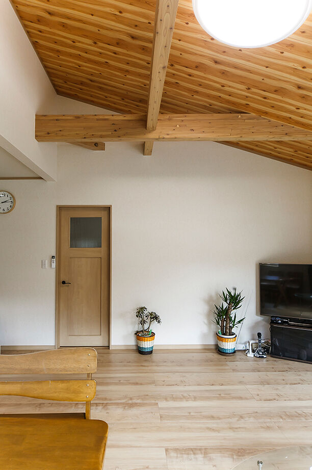 ミラクルホーム 【平屋/サンルーム/間取り図有】仲間が集いワイワイ楽しめる広いリビング。バリアフリーで暮らしやすいの建築実例画像5