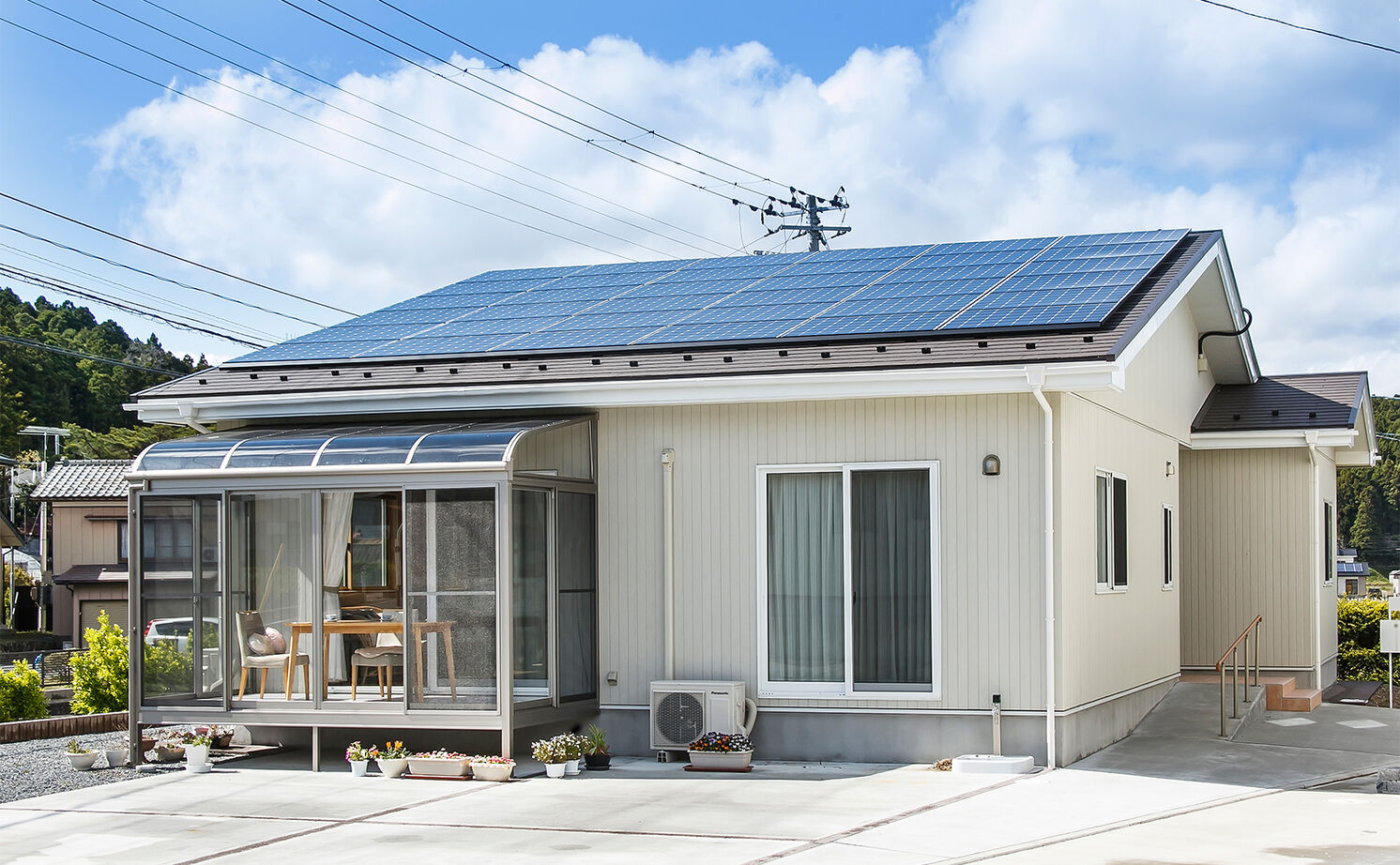 ミラクルホーム 【平屋/サンルーム/間取り図有】仲間が集いワイワイ楽しめる広いリビング。バリアフリーで暮らしやすいの建築実例画像9