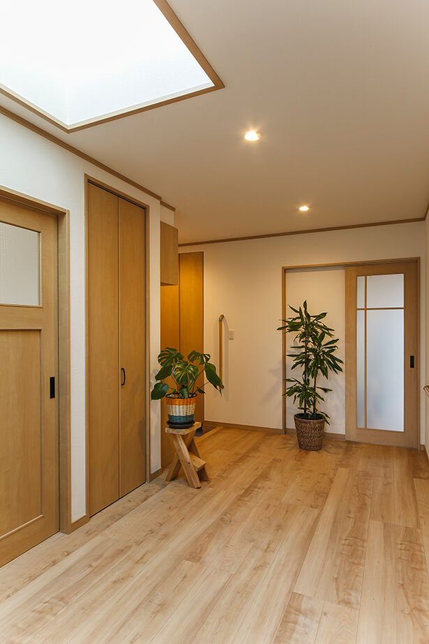 ミラクルホーム 【平屋/サンルーム/間取り図有】仲間が集いワイワイ楽しめる広いリビング。バリアフリーで暮らしやすいの建築実例画像10