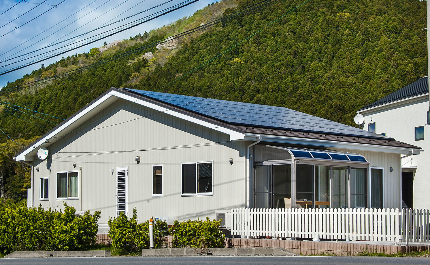 ミラクルホーム 【平屋/サンルーム/間取り図有】仲間が集いワイワイ楽しめる広いリビング。バリアフリーで暮らしやすいの建築実例画像14