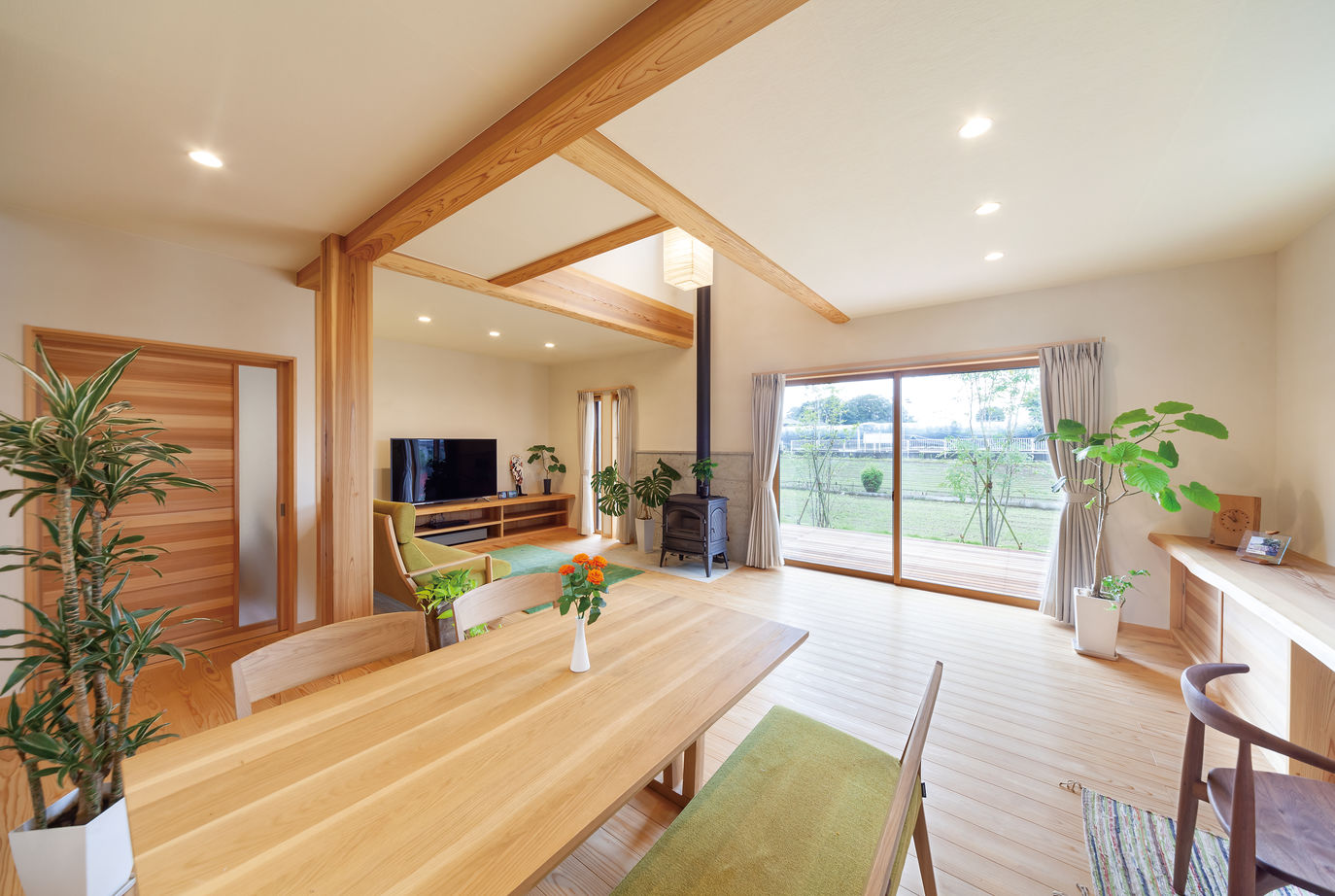 リソーケンセツ 【2000万円台/30坪台/間取り図あり/吹抜け】対面キッチンや広い洗面台で子育てしやすい和モダンな家の建築実例画像5