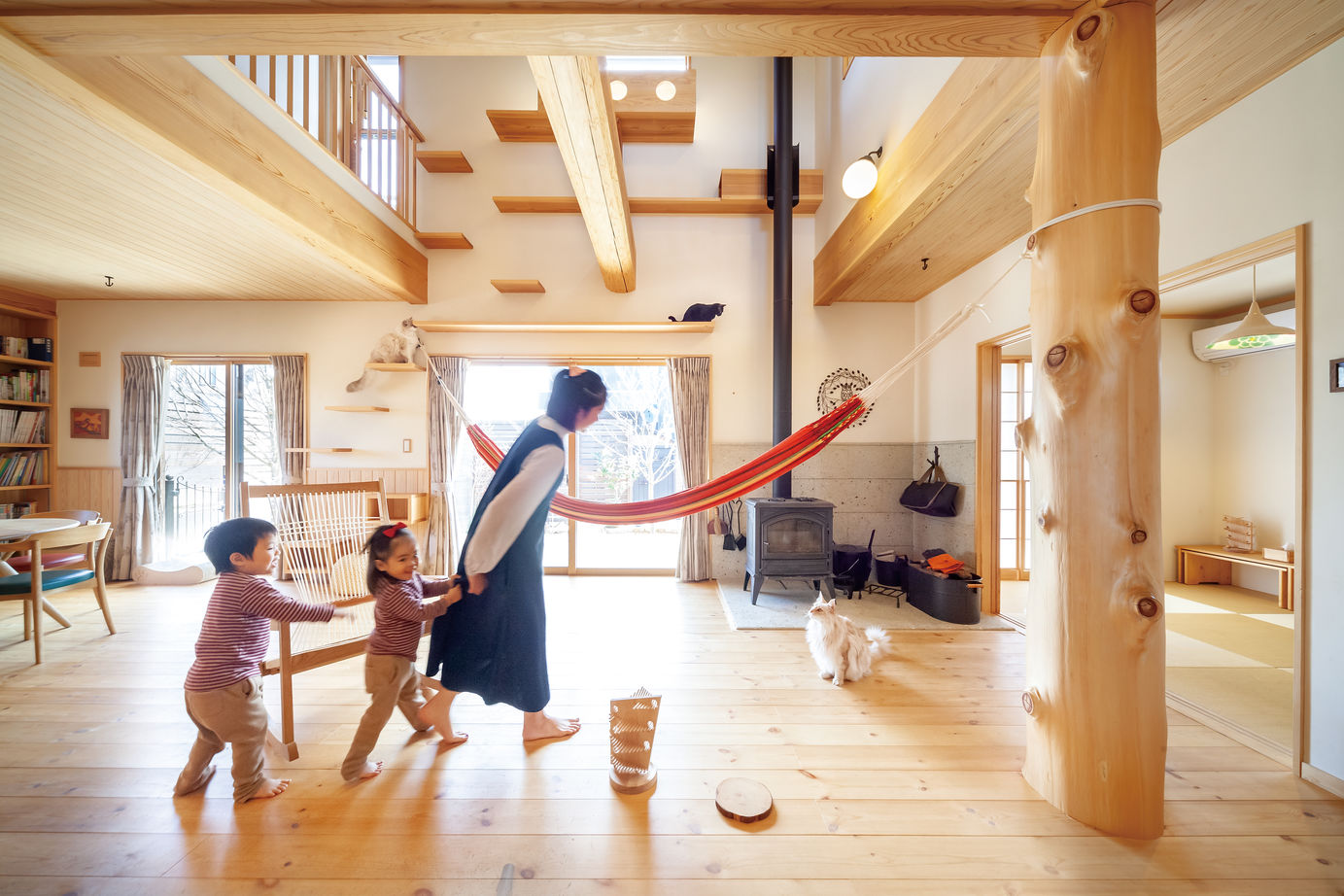 リソーケンセツ 【2000万円台/40坪台/吹き抜け/間取り図】家族も愛猫たちも健やかに暮らせる無添加無垢の家で快適生活の建築実例画像2