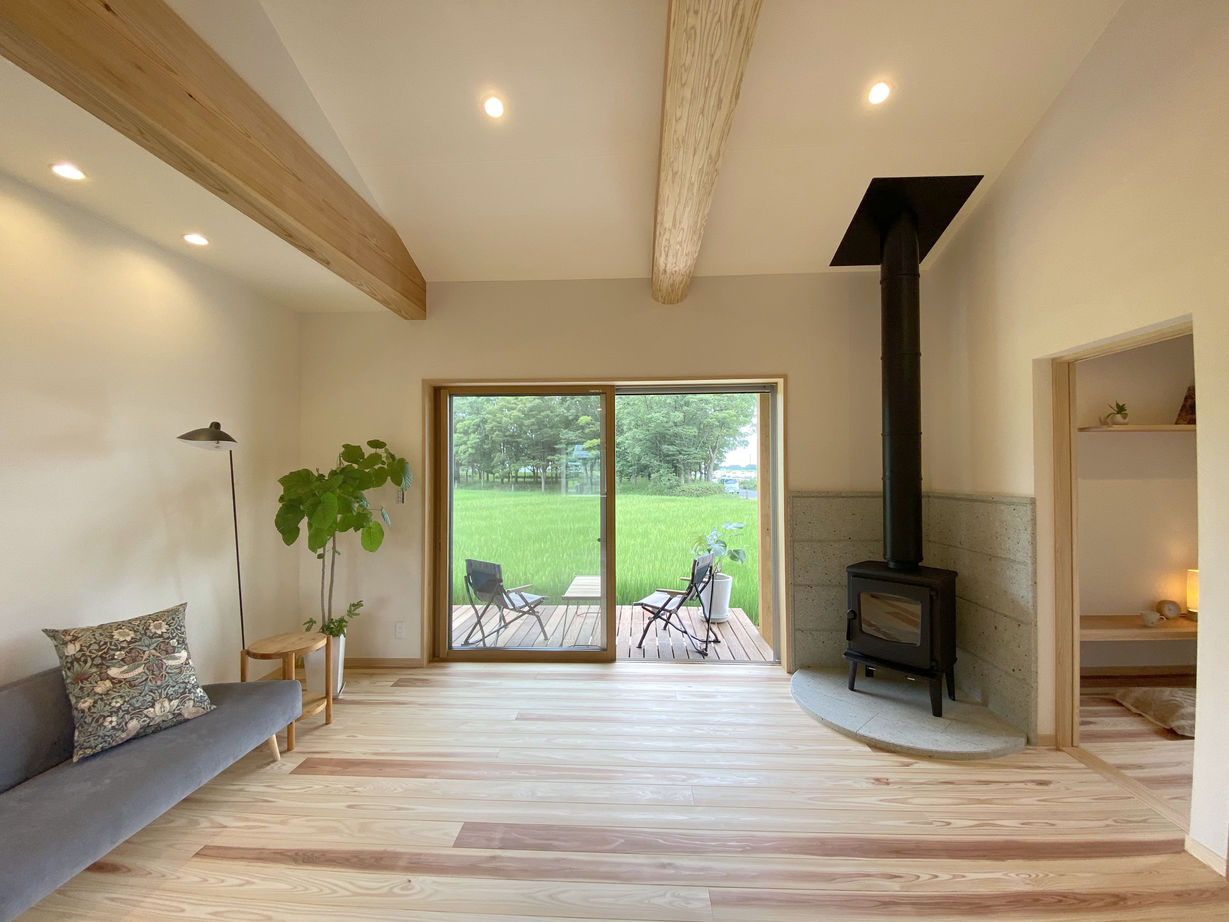 リソーケンセツ 【2000万円台/20坪台/間取り図あり/平屋】勾配天井で開放的なLDK緑豊かな景色が似合う北欧風の家の建築実例画像2