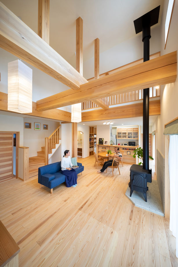 リソーケンセツ 【2000万円台/40坪台/間取り図あり/平屋＋ロフト】吹抜けの大空間に広がる無添加無垢の心地よさの建築実例画像2