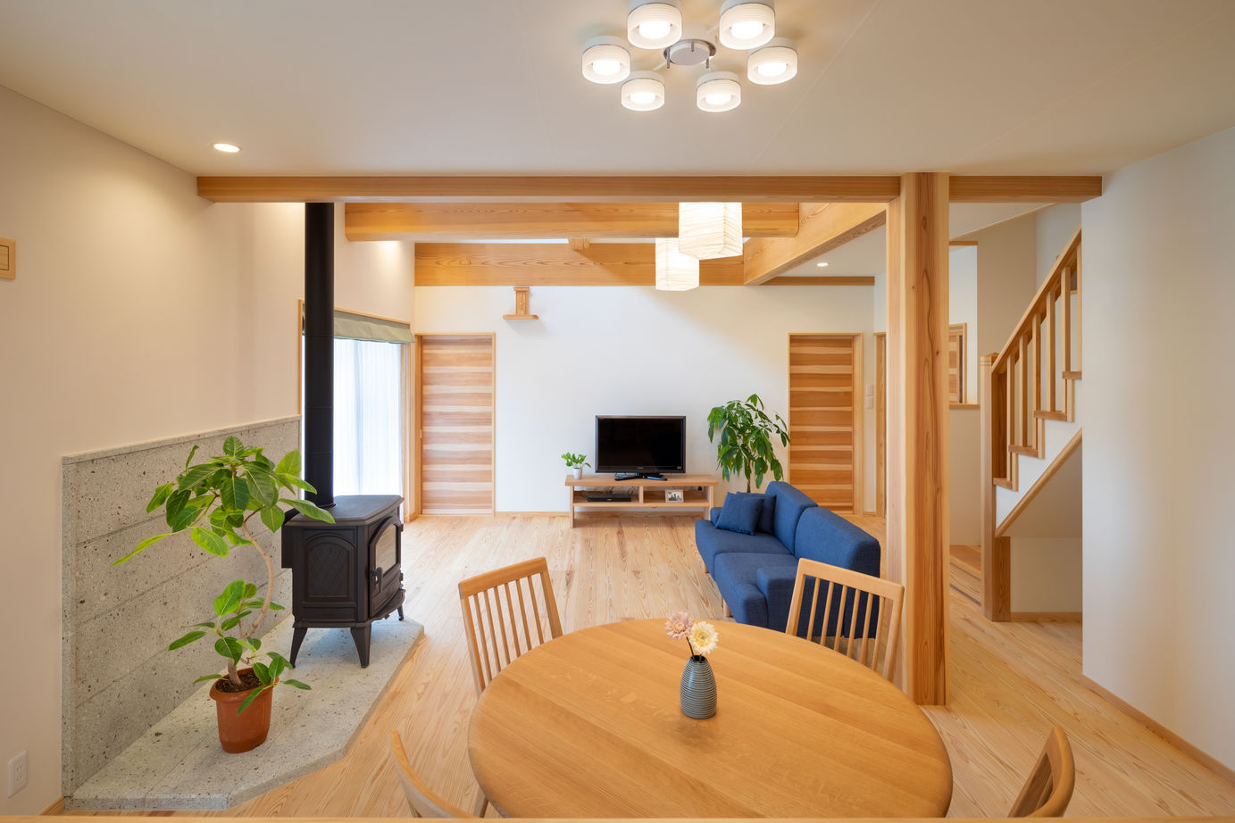 リソーケンセツ 【2000万円台/40坪台/間取り図あり/平屋＋ロフト】吹抜けの大空間に広がる無添加無垢の心地よさの建築実例画像5