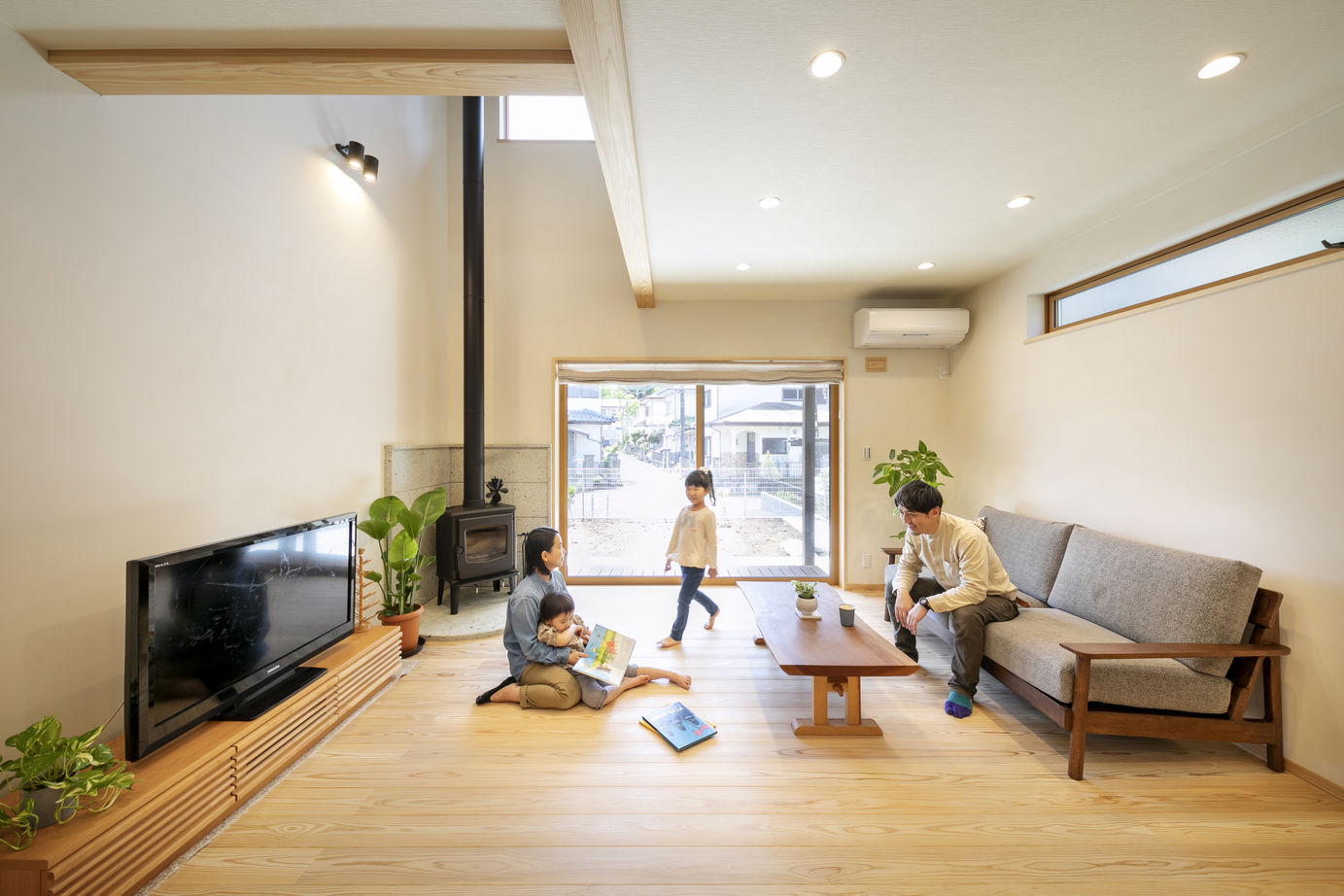 リソーケンセツ 【3000万円台/40坪台/間取り図あり/薪ストーブ】こだわりの自然素材と緩やかな対応力で選んだ家づくりの建築実例画像1