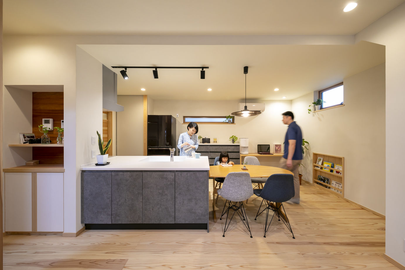 リソーケンセツ 【3000万円台/30坪台/間取り図あり/回遊動線】2代にわたって選んだ無添加無垢の家で心地よい暮らしを実現の建築実例画像2