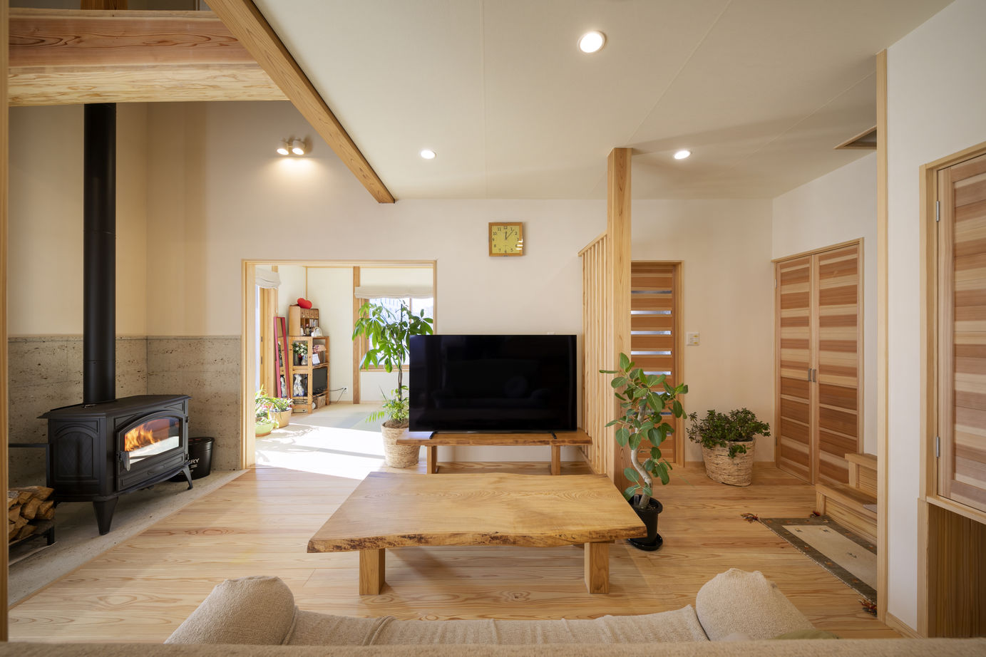 リソーケンセツ 【3000万円台/40坪台/間取り図あり/薪ストーブ】3世代+愛犬が心地よく暮らせる無添加・無垢の家の建築実例画像3