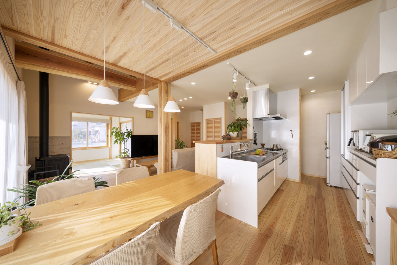 リソーケンセツ 【3000万円台/40坪台/間取り図あり/薪ストーブ】3世代+愛犬が心地よく暮らせる無添加・無垢の家の建築実例画像4