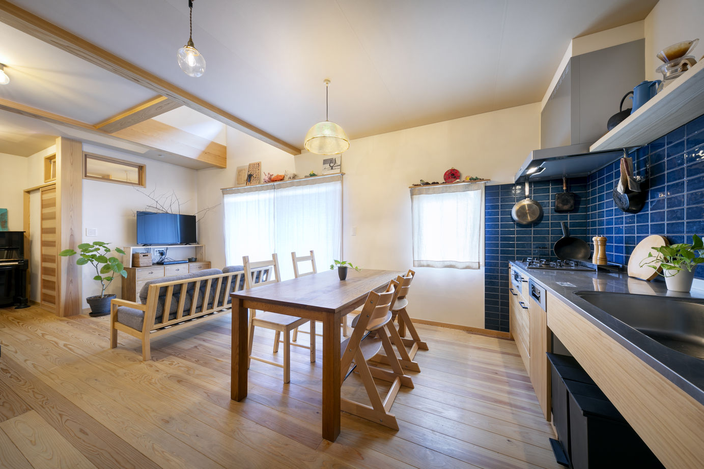 リソーケンセツ 【2000万円台／30坪台／間取り図あり／吹き抜け】無添加無垢の素材で実現した家族の一体感を大切にした家の建築実例画像4