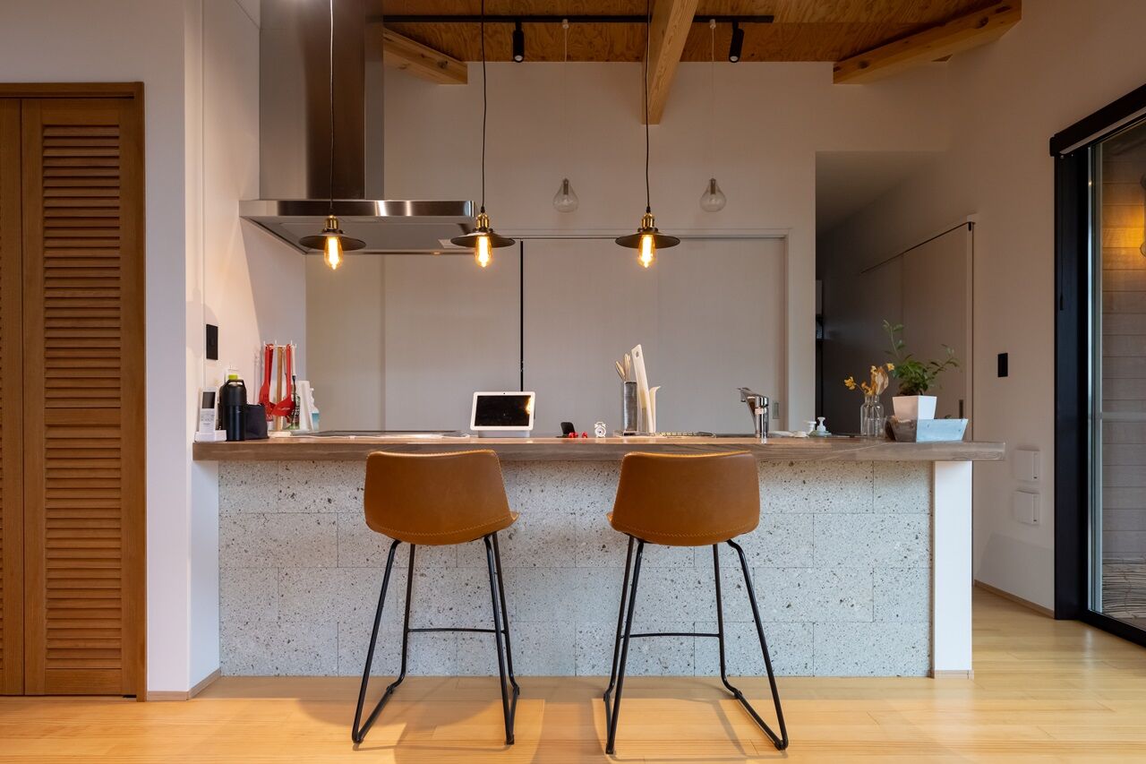 栃木建築社 【平屋】木のぬくもりを活かしたバイクガレージのある住まいの建築実例画像3