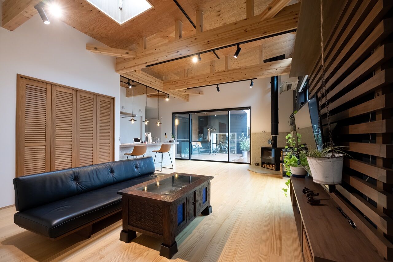 栃木建築社 【平屋】木のぬくもりを活かしたバイクガレージのある住まいの建築実例画像5