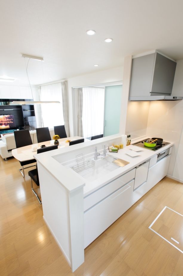 ノーブルホーム ウッドデッキが仲良し家族の憩いの場。豊富な収納スペースに20.1帖の吹き抜けリビングを叶えた２世帯住宅の建築実例画像6