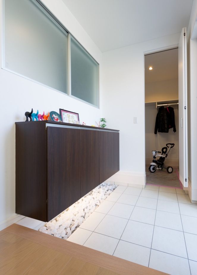 ノーブルホーム ウッドデッキが仲良し家族の憩いの場。豊富な収納スペースに20.1帖の吹き抜けリビングを叶えた２世帯住宅の建築実例画像8