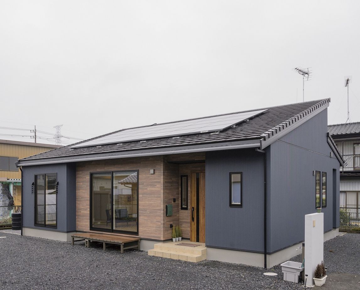 ノーブルホーム 【2000～2500万円／28坪】光と風が心地よい勾配天井、将来を見据えた平屋の住まいの建築実例画像1