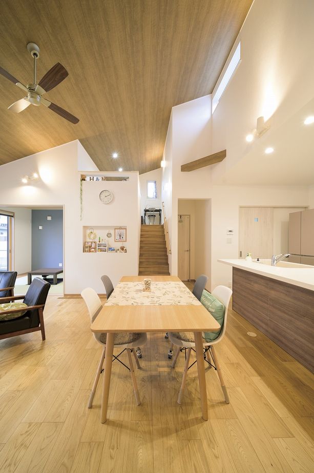 ノーブルホーム 【2000～2500万円／28坪】光と風が心地よい勾配天井、将来を見据えた平屋の住まいの建築実例画像4