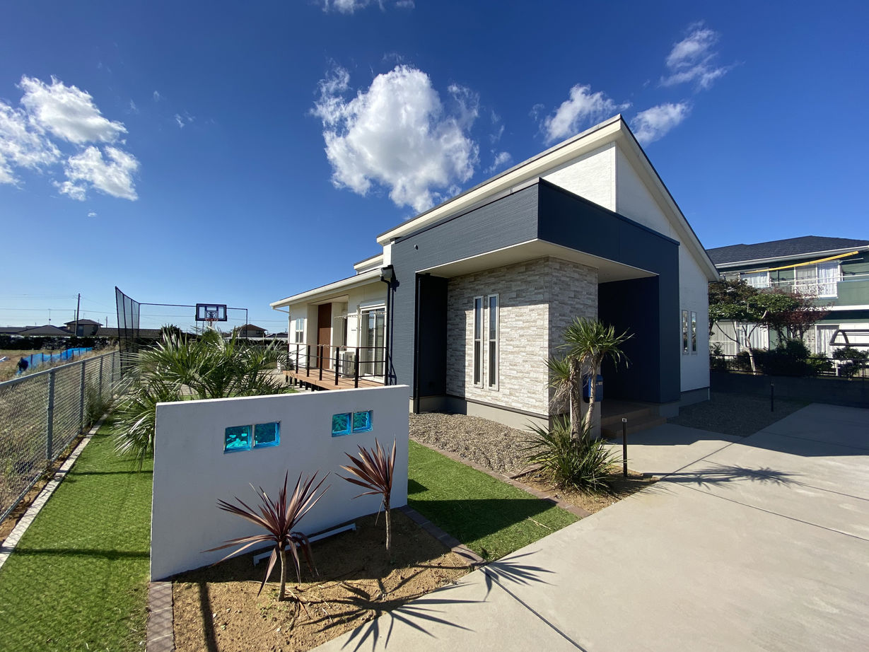 ノーブルホーム 勾配天井の開放感が心地よいカリフォルニアスタイルの家の建築実例画像1