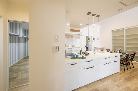 ノーブルホーム 勾配天井の開放感が心地よいカリフォルニアスタイルの家の建築実例画像5