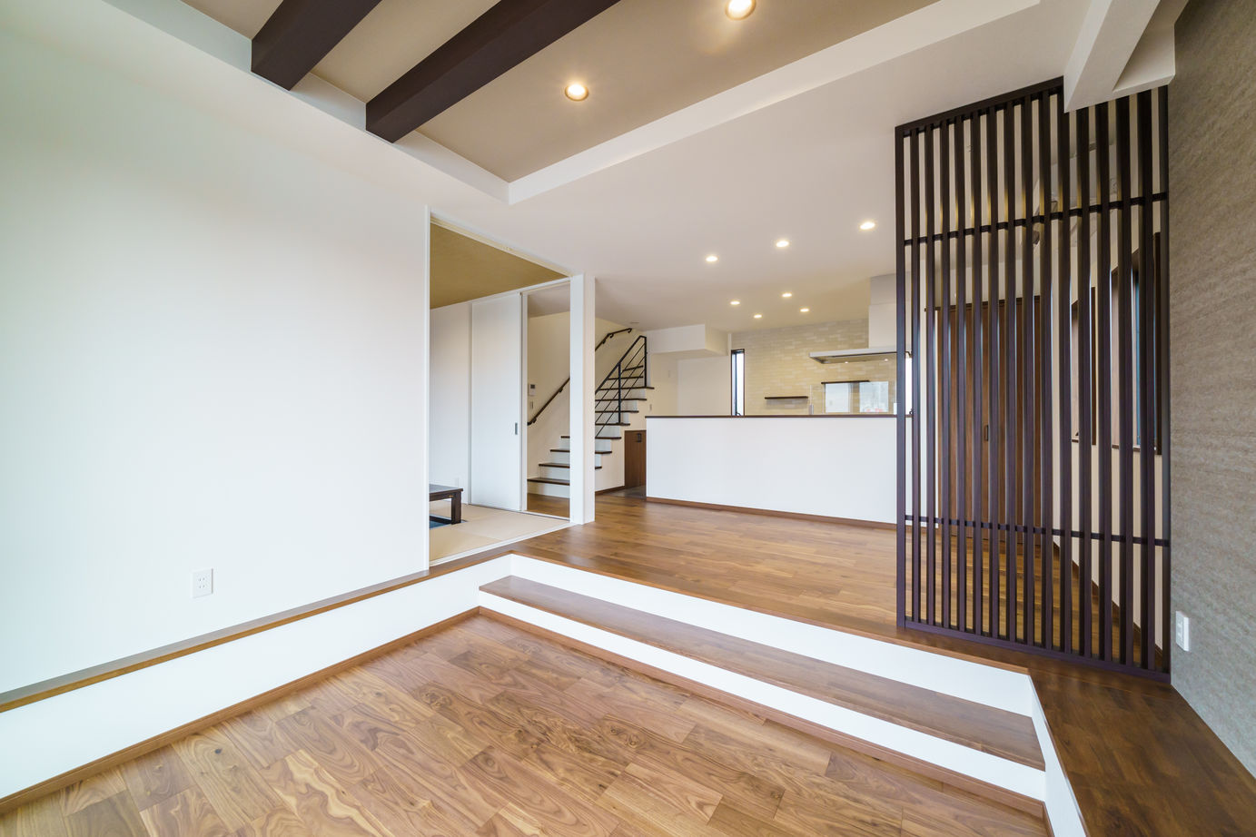 ノーブルホーム ダウンフロア・掘りごたつのある和モダンな住まいの建築実例画像2