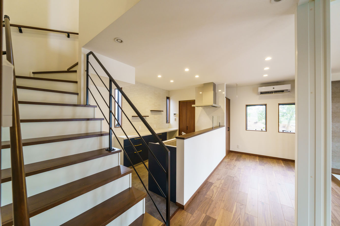 ノーブルホーム ダウンフロア・掘りごたつのある和モダンな住まいの建築実例画像4