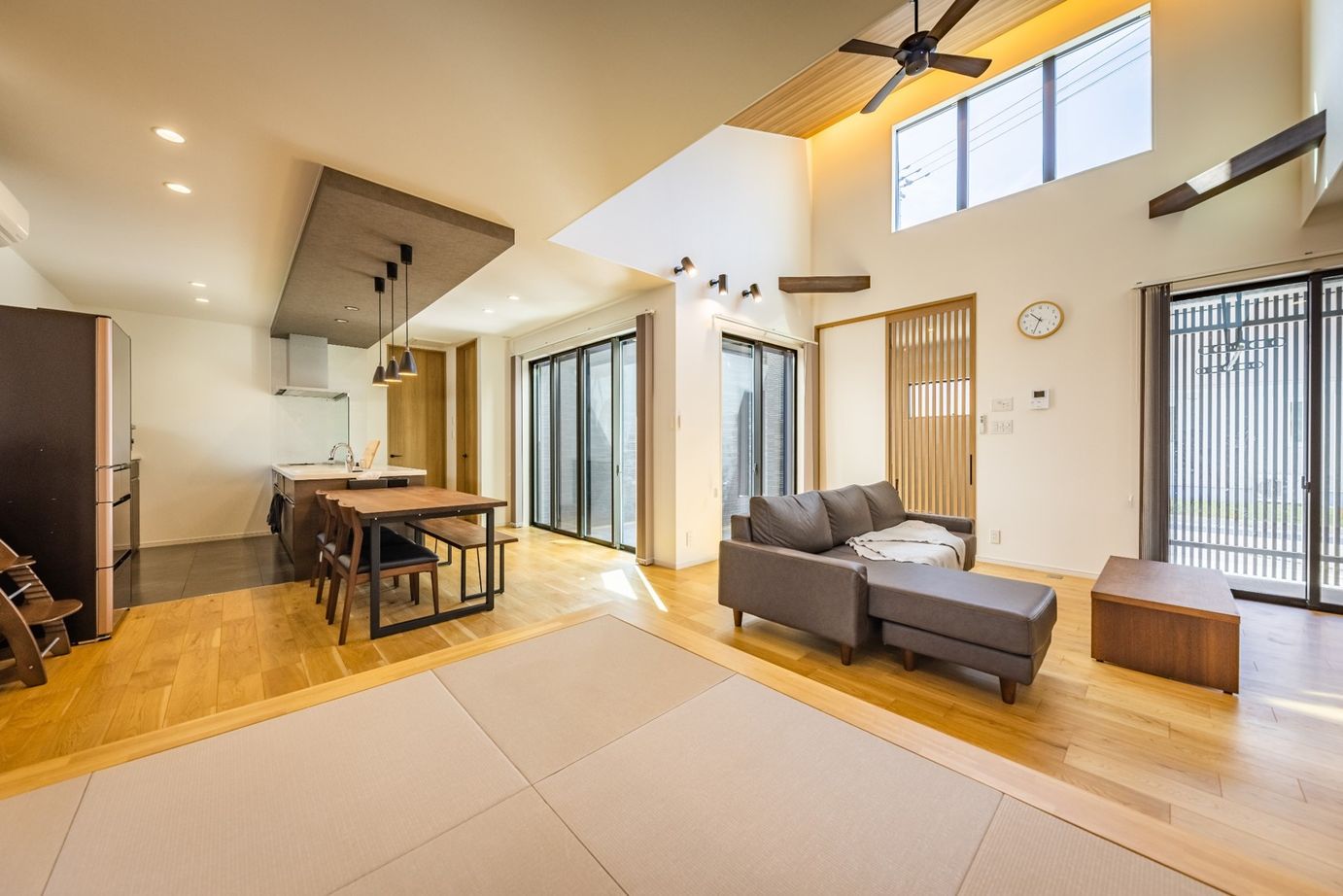 ノーブルホーム プライベートな空間を備えたシンプルモダンな平屋の建築実例画像2