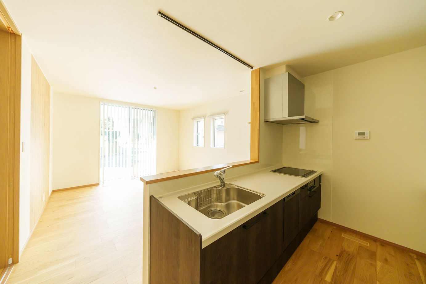 ノーブルホーム 【2世帯/4LLDDKK/48坪】自然エネルギーで暮らす、プライバシーを考慮した部分共有型2世帯の平屋の建築実例画像5