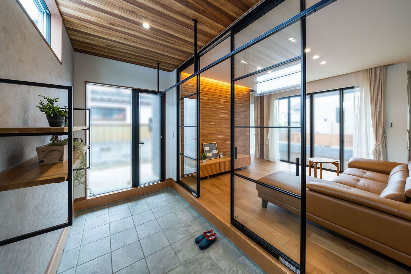 ノーブルホーム 【広々LDK・20帖】アウトドアを楽しむ土間スペースのある2階建ての建築実例画像3