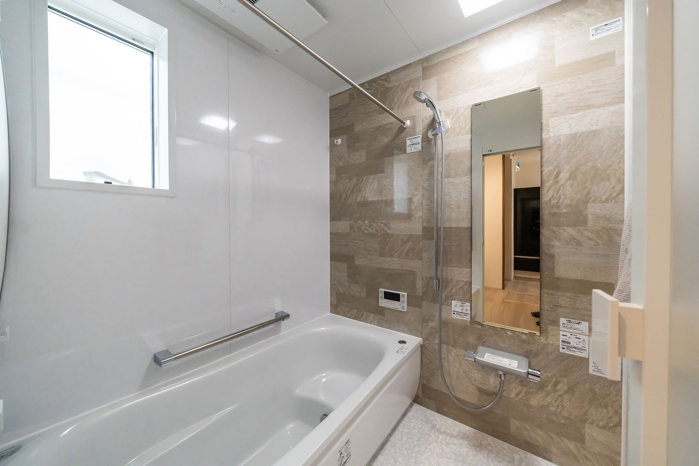 ノーブルホーム 【広々LDK・20帖】アウトドアを楽しむ土間スペースのある2階建ての建築実例画像8