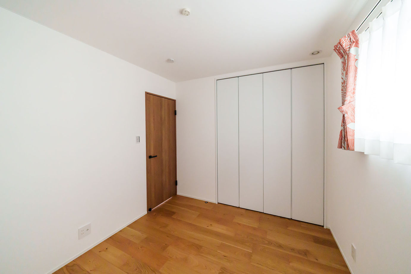 ノーブルホーム 【広々LDK・20帖】アウトドアを楽しむ土間スペースのある2階建ての建築実例画像10