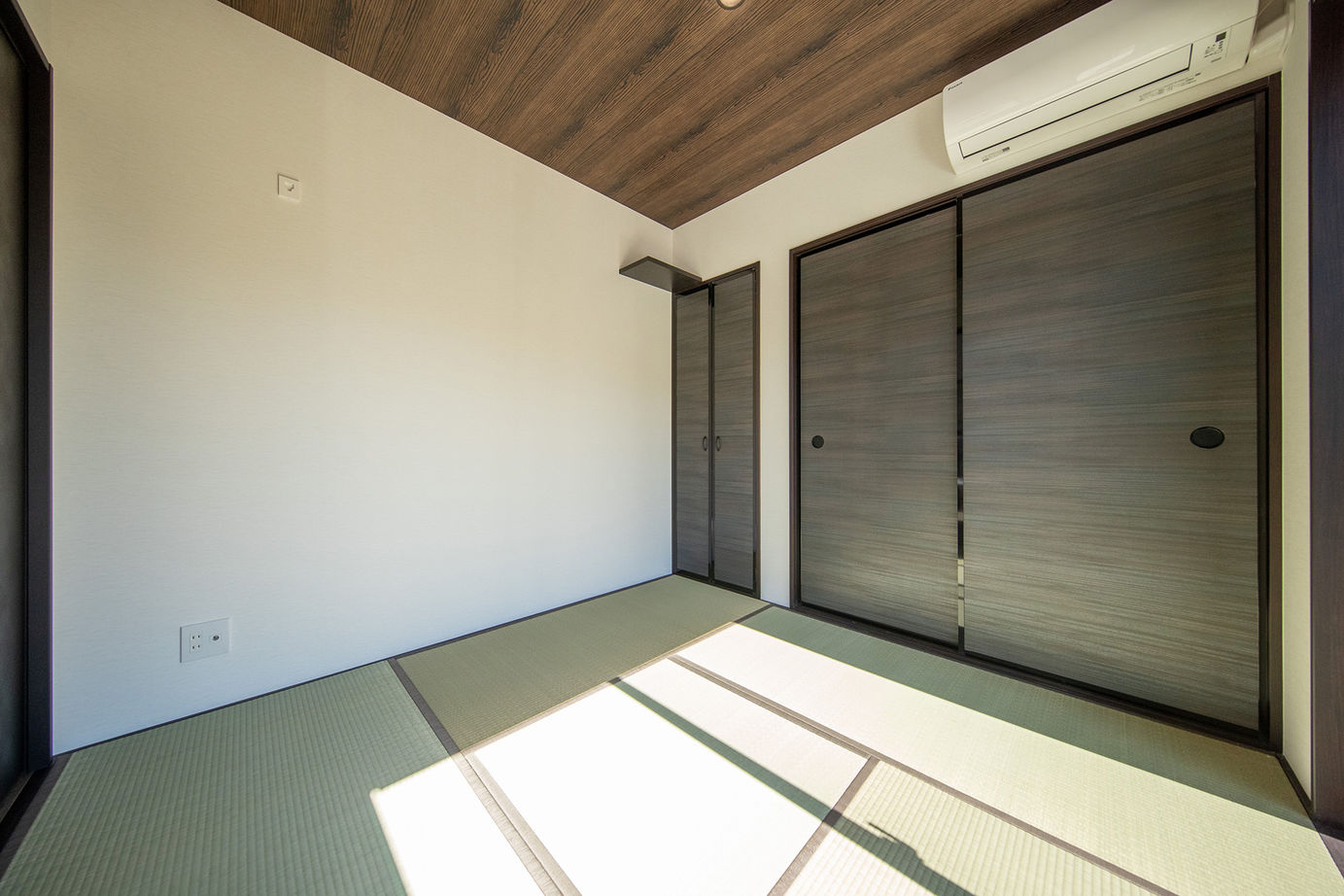 ノーブルホーム 【3,000万円以上/4LDK/インダストリアル】クールな外観とインテリアにこだわった平屋の建築実例画像5