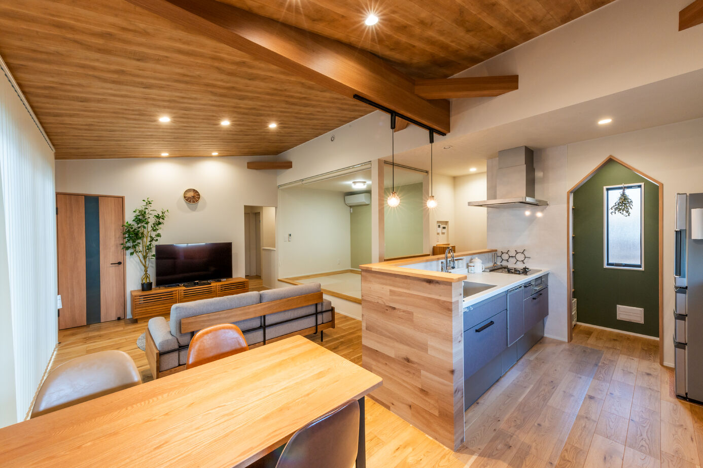 ノーブルホーム 木の優しさに包まれて　平屋のように暮らす1.5階の家の建築実例画像2