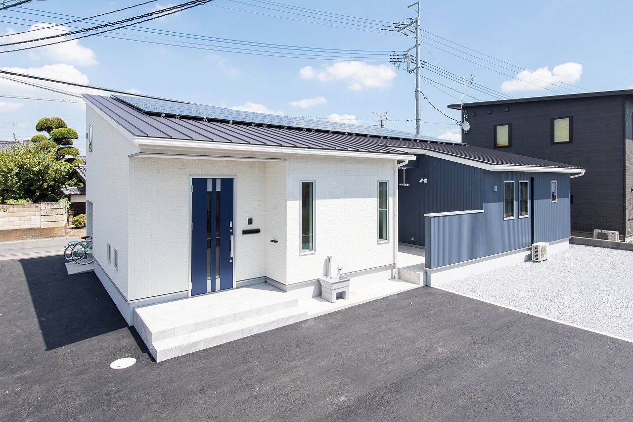 齋藤住建 【足利市/2200万円/間取り図有】「要望+α」の暮らしやすさ×お洒落なデザインを叶えた平屋風の住まいの建築実例画像2