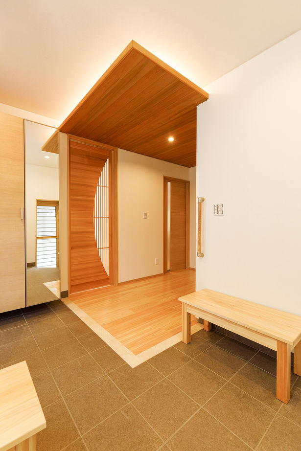 シモアラ 【平屋／バリアフリー】暮らしやすいシンプルな動線が特徴。そして天然木を贅沢に使った家の建築実例画像3