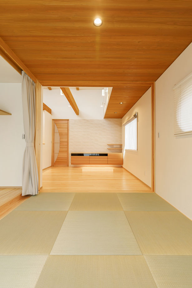 シモアラ 【平屋／バリアフリー】暮らしやすいシンプルな動線が特徴。そして天然木を贅沢に使った家の建築実例画像6