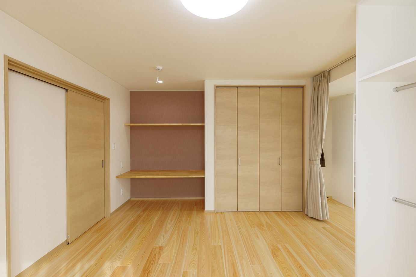 シモアラ 【平屋／バリアフリー】暮らしやすいシンプルな動線が特徴。そして天然木を贅沢に使った家の建築実例画像8