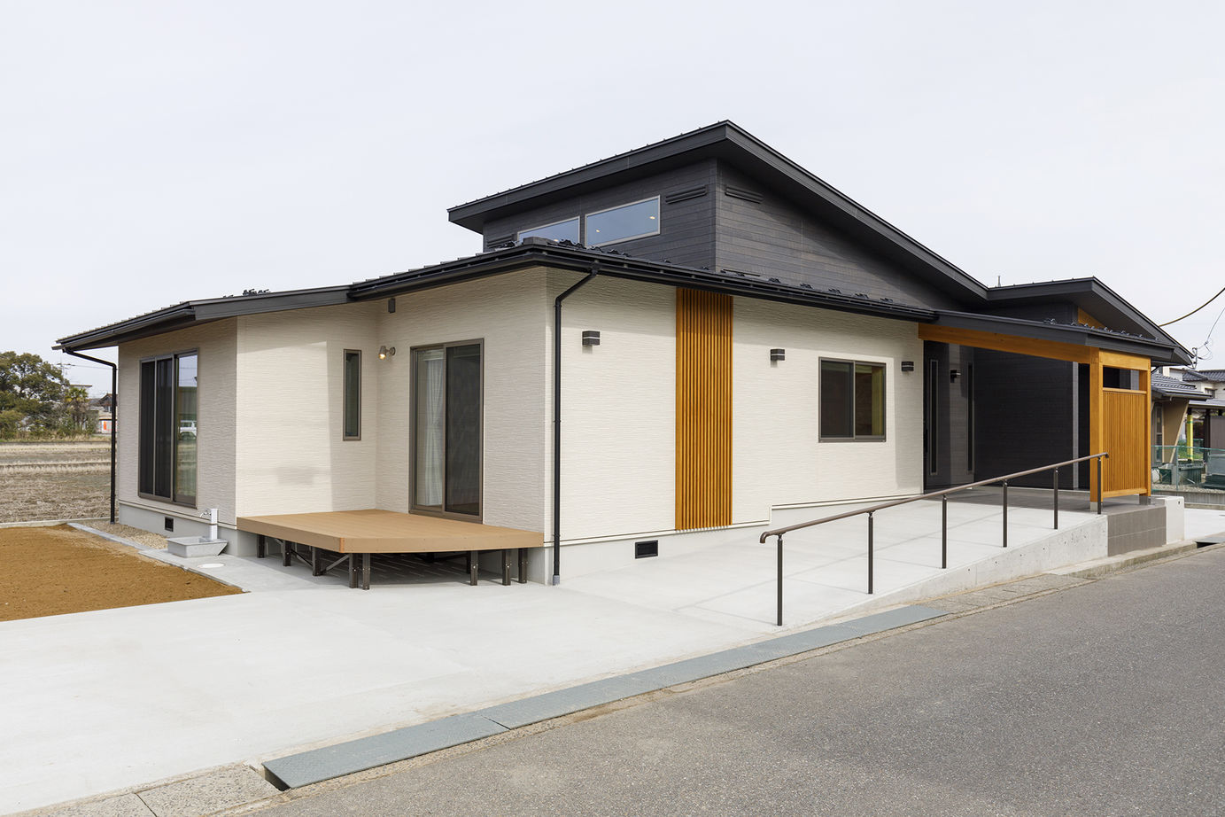 シモアラ 【平屋／バリアフリー】暮らしやすいシンプルな動線が特徴。そして天然木を贅沢に使った家の建築実例画像10