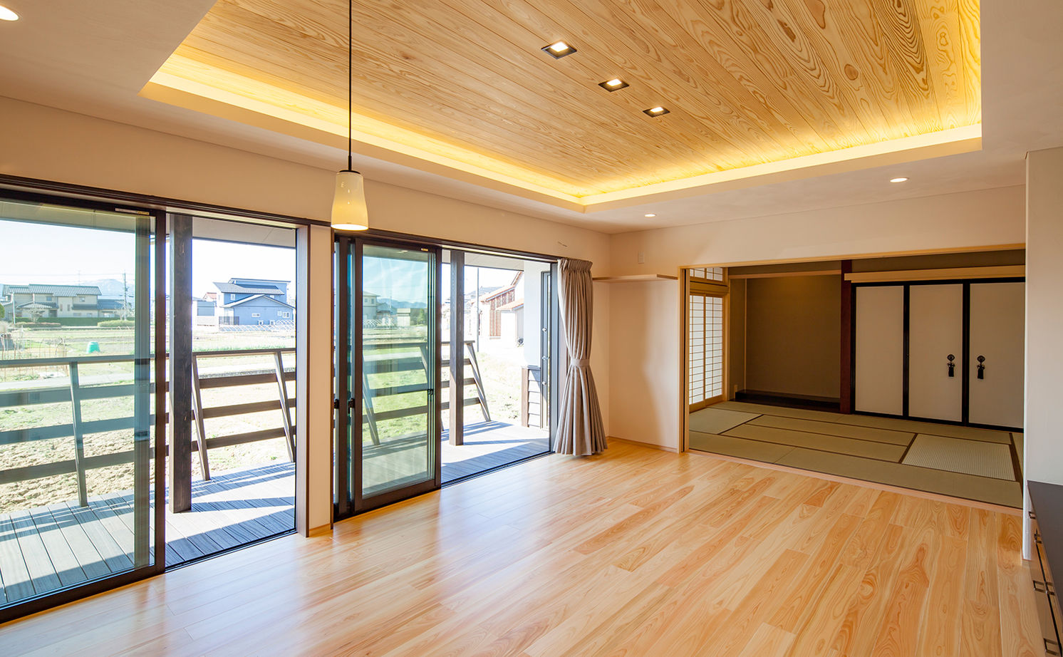 シモアラ 【古民家風の平屋／広々ウッドデッキ】高齢の家族も快適に暮らす、天然木のバリアフリー住宅の建築実例画像5