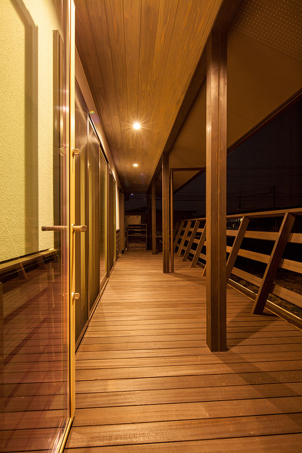 シモアラ 【古民家風の平屋／広々ウッドデッキ】高齢の家族も快適に暮らす、天然木のバリアフリー住宅の建築実例画像9