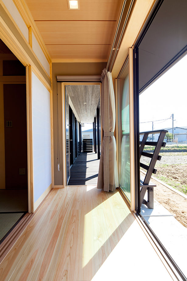 シモアラ 【古民家風の平屋／広々ウッドデッキ】高齢の家族も快適に暮らす、天然木のバリアフリー住宅の建築実例画像13
