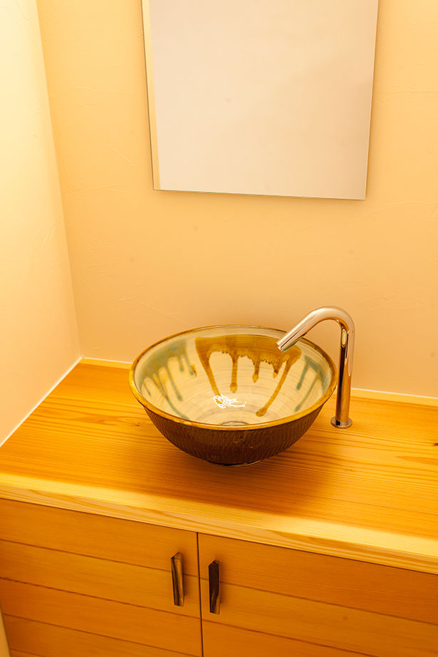 シモアラ 【古民家風の平屋／広々ウッドデッキ】高齢の家族も快適に暮らす、天然木のバリアフリー住宅の建築実例画像14