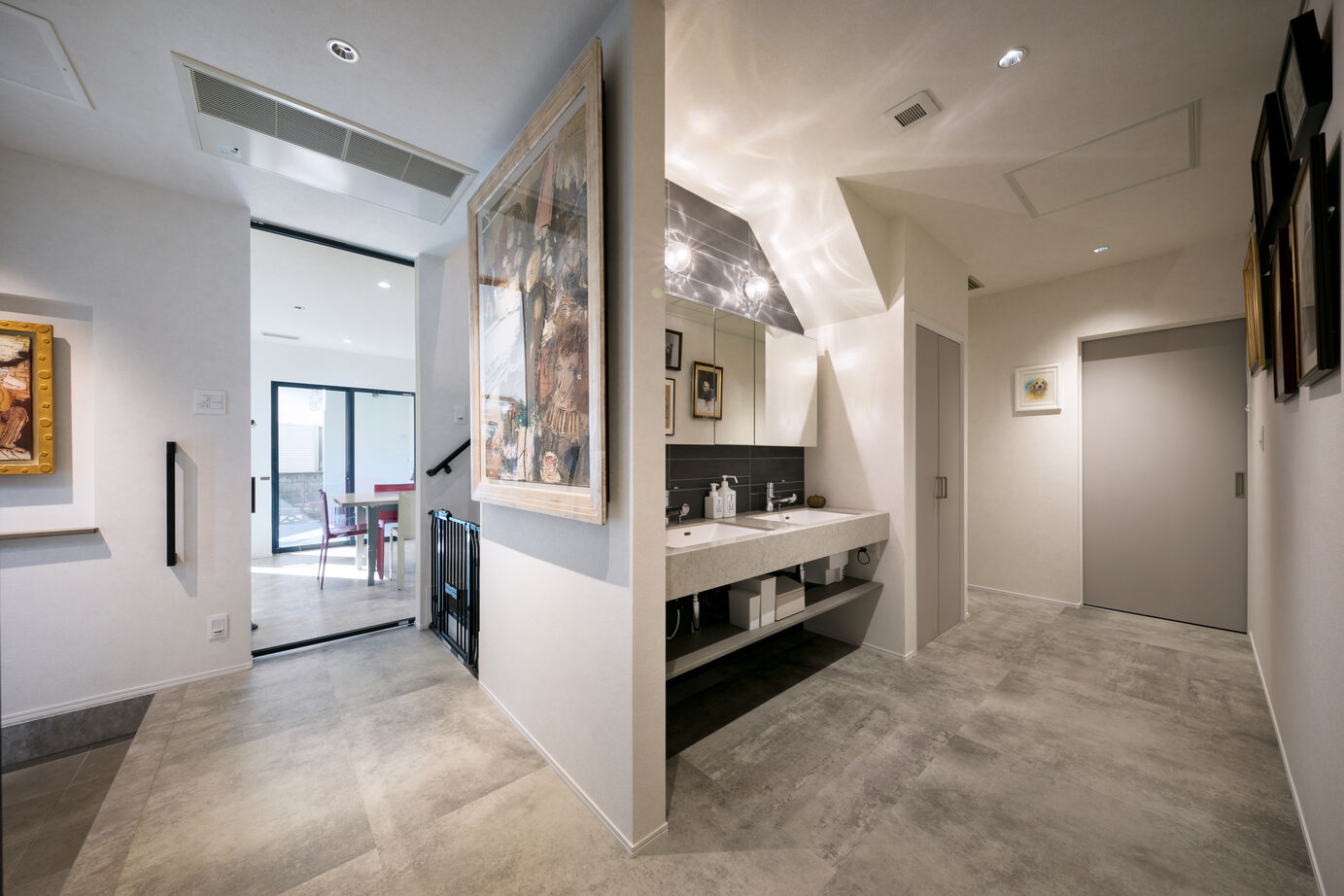 『高気密・高断熱の家』日本住宅ツーバイ 【二世帯住宅/5LLDK/間取図有】三世代同居のプラン、ホテルライクな車寄せ、大型犬と暮らす回遊動線の建築実例画像12