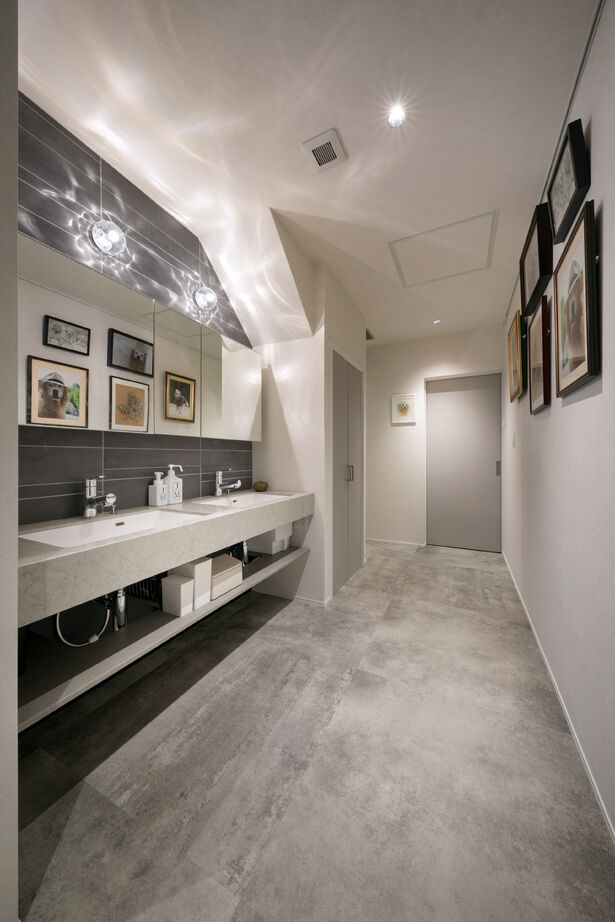 『高気密・高断熱の家』日本住宅ツーバイ 【二世帯住宅/5LLDK/間取図有】三世代同居のプラン、ホテルライクな車寄せ、大型犬と暮らす回遊動線の建築実例画像13