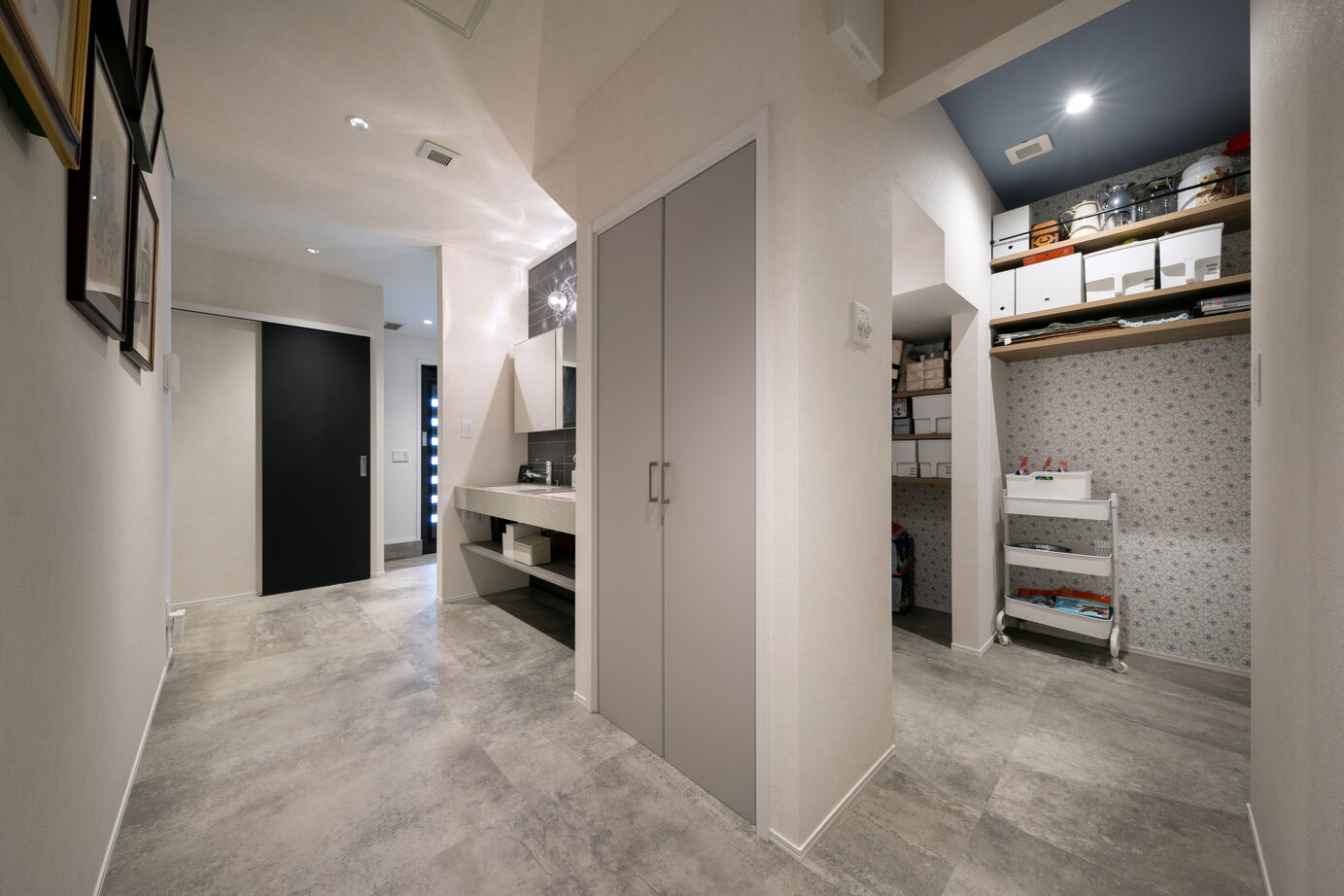 『高気密・高断熱の家』日本住宅ツーバイ 【二世帯住宅/5LLDK/間取図有】三世代同居のプラン、ホテルライクな車寄せ、大型犬と暮らす回遊動線の建築実例画像14