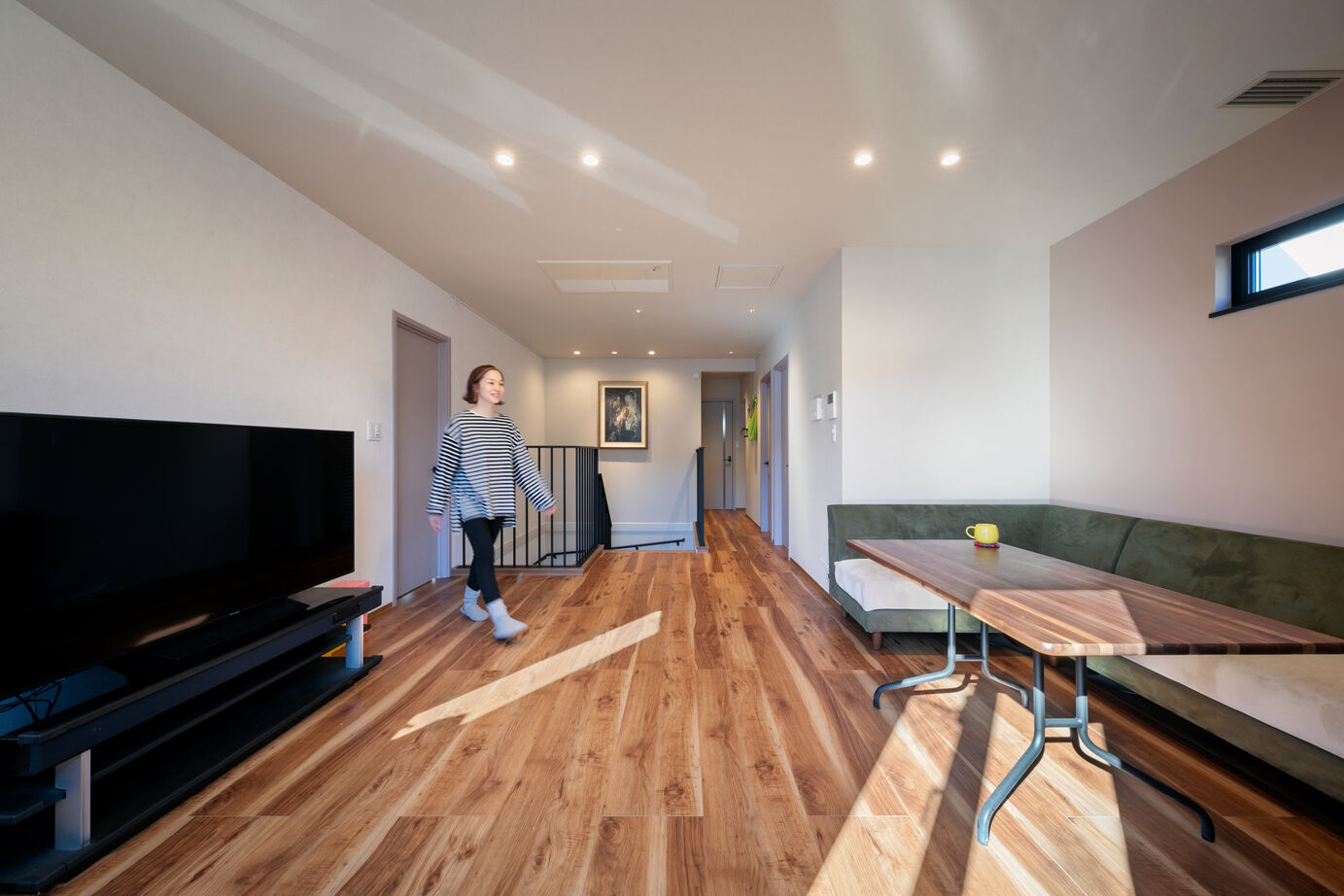 『高気密・高断熱の家』日本住宅ツーバイ 【二世帯住宅/5LLDK/間取図有】三世代同居のプラン、ホテルライクな車寄せ、大型犬と暮らす回遊動線の建築実例画像17