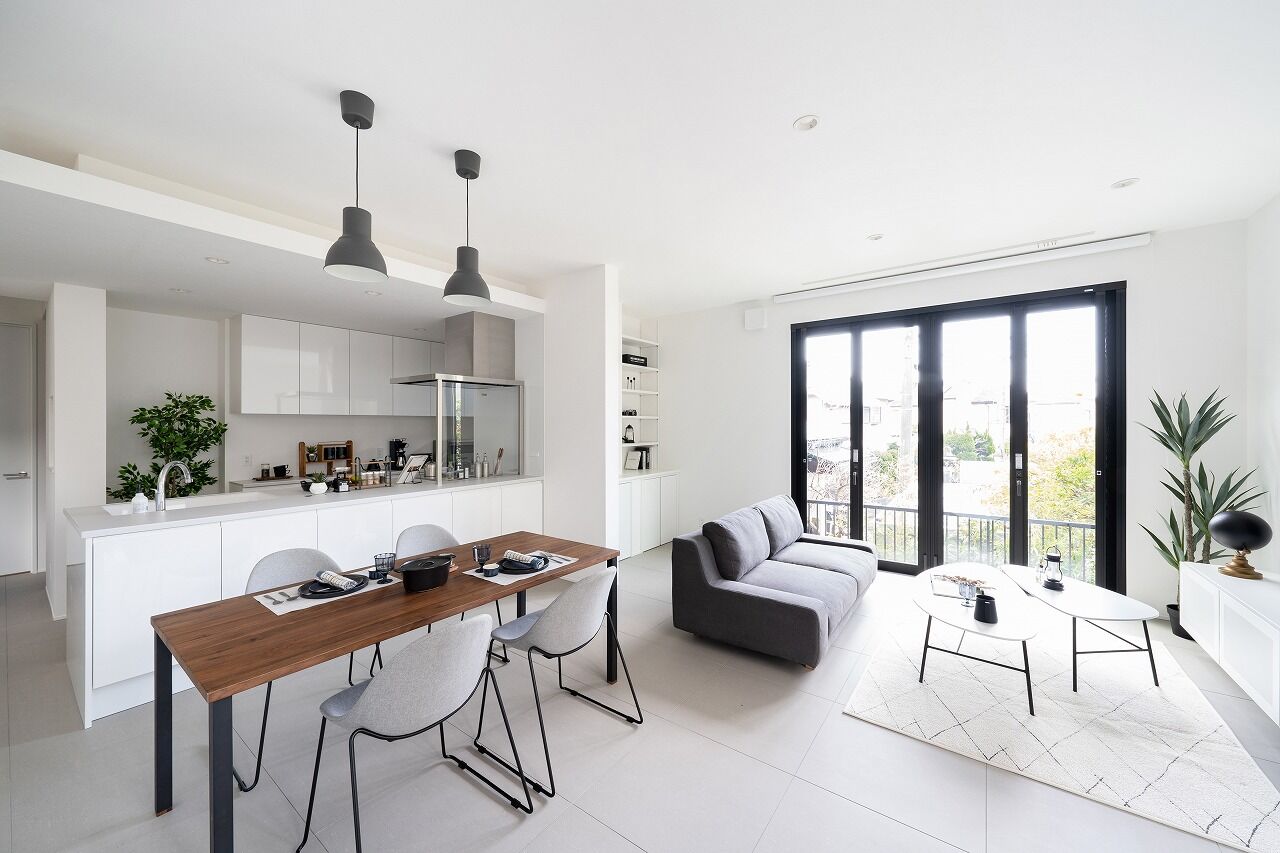 『高気密・高断熱の家』日本住宅ツーバイ 【3000万円台/延床50.3坪/ランドリールーム/間取り図】無駄のない動線と収納力が自慢のスタイリッシュな家の建築実例画像2