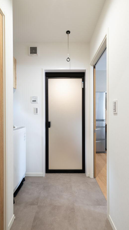 『高気密・高断熱の家』日本住宅ツーバイ 【2000万円台／アイランドキッチン／回遊動線】大開口から陽光が入る暖かいLDK、こだわりの詰まった家の建築実例画像12