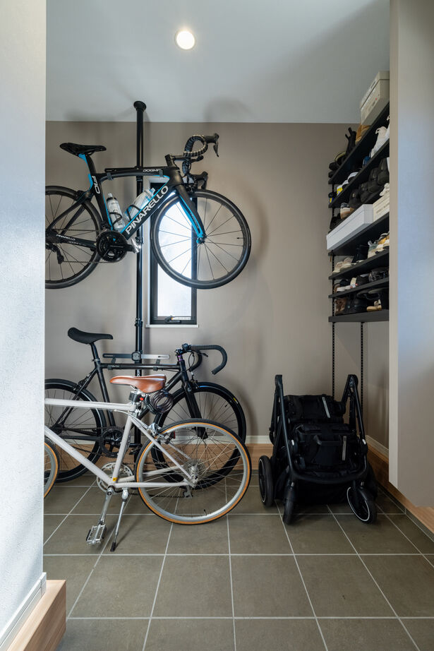 『高気密・高断熱の家』日本住宅ツーバイ 【2000万円台／アイランドキッチン／回遊動線】大開口から陽光が入る暖かいLDK、こだわりの詰まった家の建築実例画像15