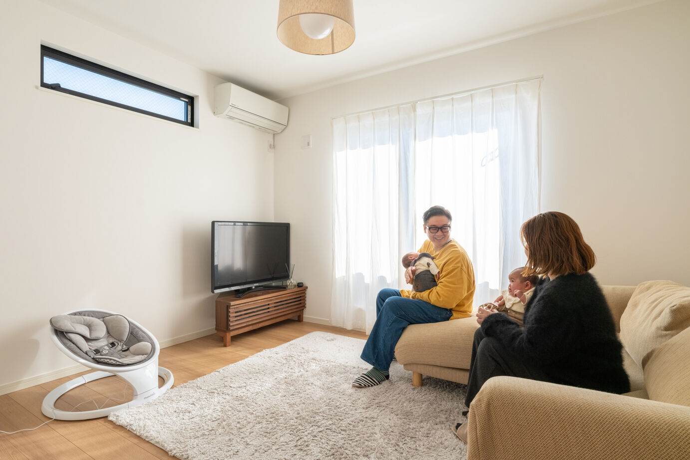 『高気密・高断熱の家』日本住宅ツーバイ 【2000万円台／アイランドキッチン／回遊動線】大開口から陽光が入る暖かいLDK、こだわりの詰まった家の建築実例画像18