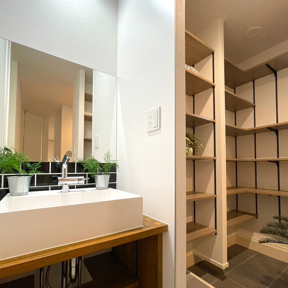 一級建築士事務所　ライフスタイル(LIFE STYLE) 【キャットウォーク/書斎/平屋/】必要な所に最低限のスペースで、26.6坪に5LDKの平屋が実現の建築実例画像2